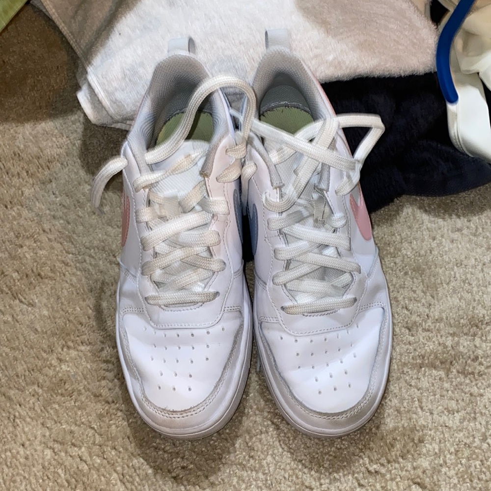 these are low top nike shoes